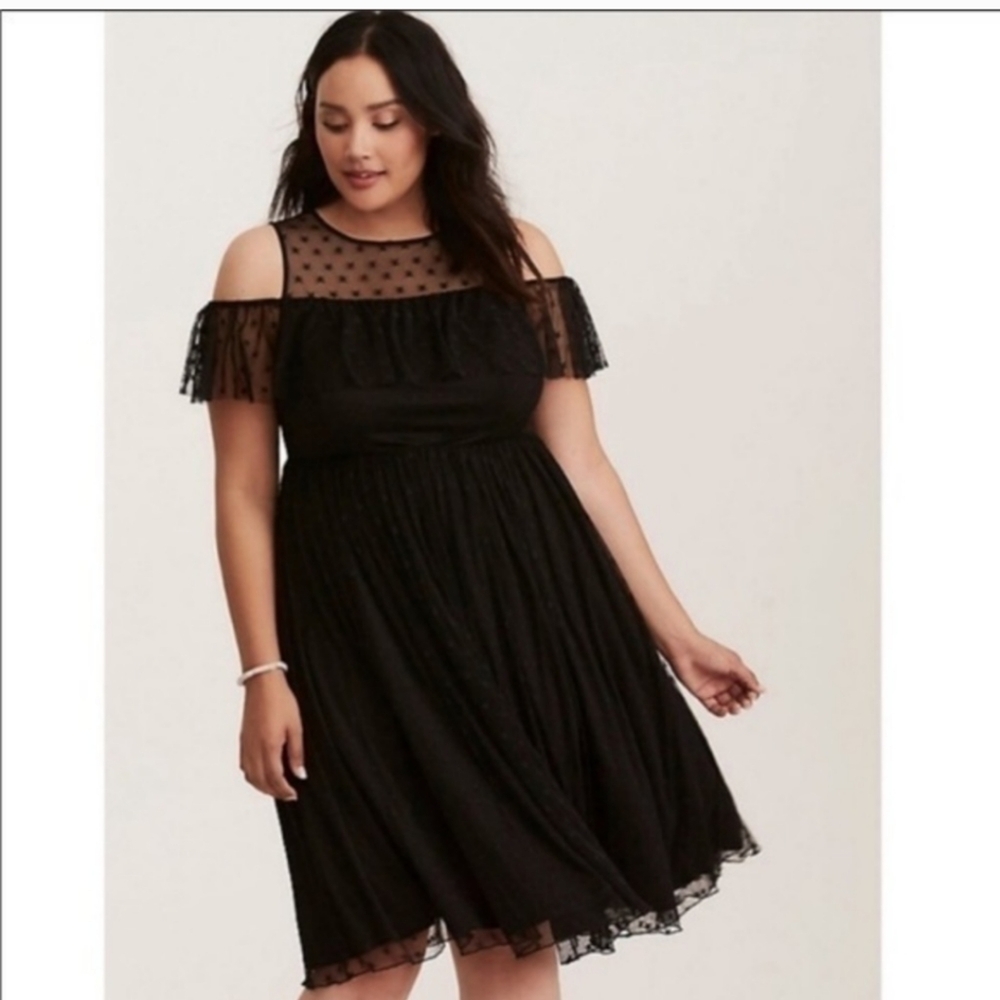 NWT,Torrid BLACK STAR MESH RUFFLE COLD SHOULDER DRESS, sz Torrid 3x (22-24)